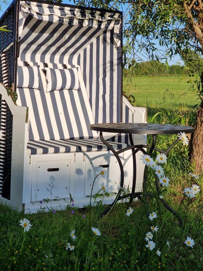 4B Oesterlen Bed & Breakfast Tomelilla Exterior photo